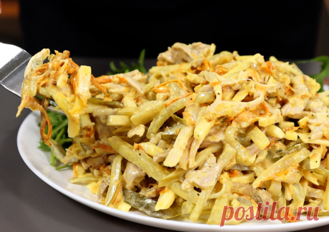 Знаменитый салат «Обжорка» – вкусный и простой в приготовлении Декабрь – самое время начинать подготовку к новогоднему застолью! Сегодня предлагаем рецепт одного из самых популярных салатов в советское время – салата «Обжорка». Он удивительно прост, необходимы...
