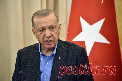 Эрдоган отверг слухи о планах свергнуть Асада в Сирии. Анкара не ставит перед собой цель свергнуть президента Сирии Башара Асада с поста главы государства, заявил турецкий лидер Реджеп Тайип Эрдоган. Турецкий лидер решительно опроверг слухи о притязании Анкары на территории Дамаска, подчеркнув, что Турция выступает за территориальную целостность Сирии.