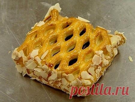 УКРАШЕНИЕ БЛЮД-30. Разделка фигурных изделий из слоёного теста - рецепты с пошаговыми фото