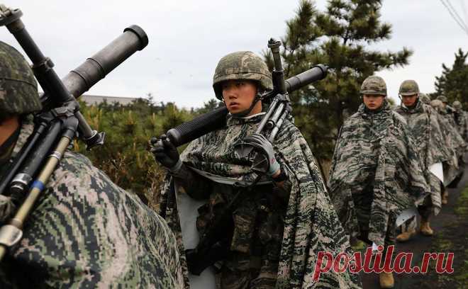 Южная Корея и США провели учения в ответ на пуски ракет из КНДР. По данным южнокорейских военных, эскадрильи F-35A отработали удары по ракетным объектам КНДР бомбами с лазерным наведением. На этой неделе войска Северной Кореи дважды запустили баллистические ракеты