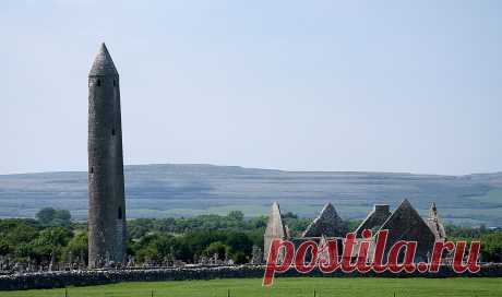 Kilmacduagh Round Tower and Cathedral photo - David Haslam photos at pbase.com