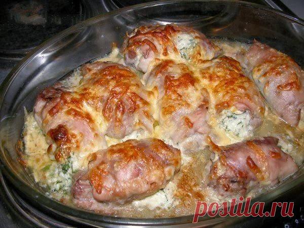 КУРИНЫЕ РУЛЕТИКИ !!! **Куриное мясо - отбей, соль. *Начинка: яйцо 2шт и сыр - круп/тёрка, майонез, зелень. *В духовку: на 30мин, сверху сыр - и ещё на 5мин.