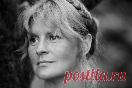 Умерла звезда фильма «Пугало» Дороти Тристан. На 89-м году жизни скончалась актриса Дороти Тристан. О смерти артистки сообщил ее супруг, режиссер Джон Д. Хэнкок. Тристан скончалась после осложнений, вызванных болезнью Альцгеймера, во сне, находясь в своем доме. Наибольшую популярность актрисе принесли роли в фильмах «Пугало», «Клют», «Конец дороги» и других.