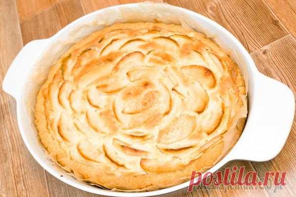 Цветаевский яблочный пирог Есть очень много разновидностей яблочного пирога, сегодня я приготовлю популярный «цветаевский» яблочный пирог. Почему он так называется? Потому что по легенде его готовили сёстры Цветаевы в начале дв...