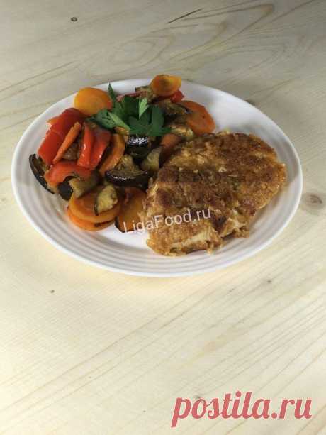 Овощное рагу с куриным филе в ореховой панировке