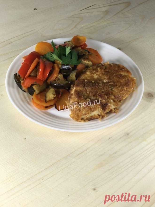 Овощное рагу с куриным филе в ореховой панировке