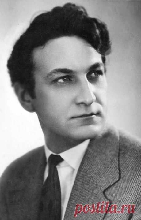 Лев Поляков, 24 апреля, 1927
 • 26 января 2001