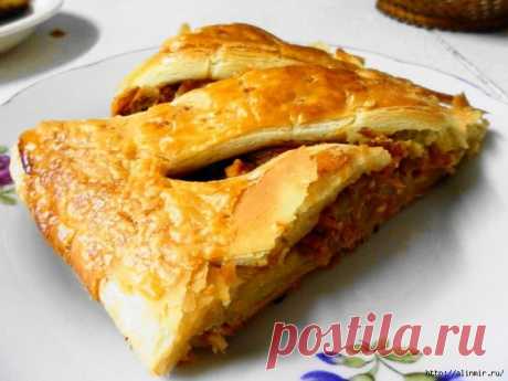 Слоеный пирог с яйцом и капустой