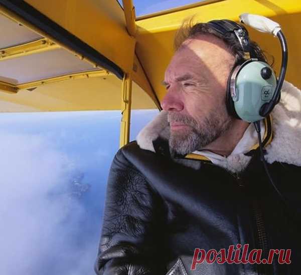 Ричард Бах: Освободите место в жизни для важного для вас человека Экология жизни. Люди: Пока вы не освободите место в своей жизни для важного для вас человека, каким вы являетесь сами для себя, вы всегда будете искать и терять.