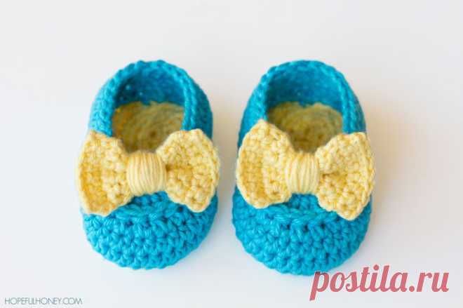 Вязаные крючком пинетки для девочки 