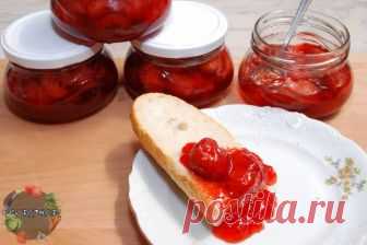 «Сырое» клубничное варенье: свежая вкуснятина зимой без возни с варкой Вот и настала пора «складирования» первых урожаев клубники. Сегодня уже нет большой необходимости варить варенье на десять лет вперед: во многих семьях имеются морозильники, позволяющие хранить ягоды и фрукты в замороженном виде – так и