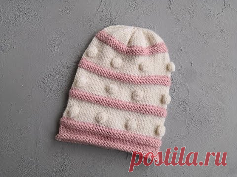 Вяжем спицами шапку с шишечками для девочки