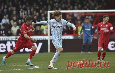 ФИФА обязала "Вест Хэм" выплатить "Спартаку" задолженность за аренду Крала. В сентябре 2022 года московский клуб обратился в Международную федерацию футбола, так как английская команда не выплатила ему часть сумму по трансферному договору