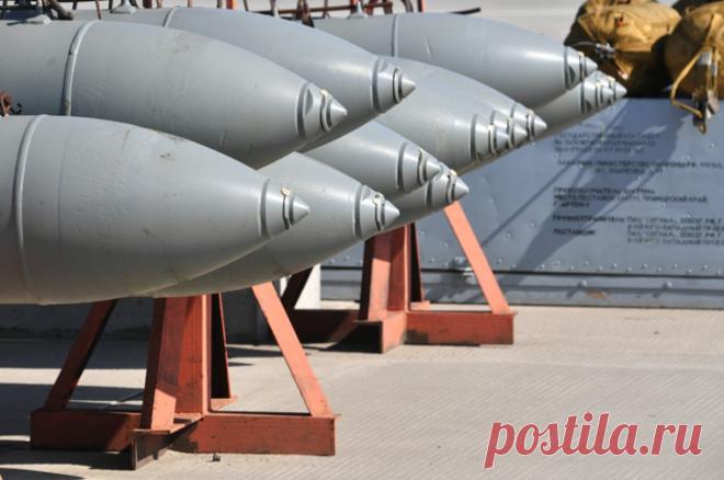 Просто бомба. Старые модели ФАБ оказались востребованы в зоне СВО. Ещё недавно казалось, что фугасные авиационные бомбы (ФАБ) можно отправить на свалку истории: время свободнопадающего чугуна, который высыпается из самолётов и с воем летит вниз, безвозвратно ушло. Но сегодня они уничтожают позиции ВСУ.