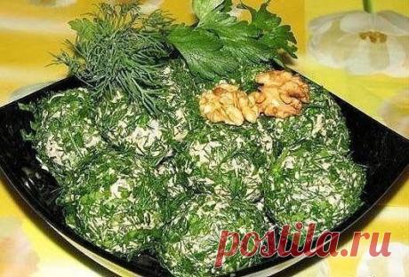 Наивкуснейшая закуска для праздничного стола!
Острая холодная закуска из куриного мяса, сыра и грибов.Это нарядное и необыкновенное блюдо представляет из себя закусочные шарики из куриного мяса, грибов и сыра и с начинкой из маслин, а также зеленью, которая и придает закуске красивый изумрудный цвет!
Продукты:
450 граммов куриной грудки,
450 граммов свежих шампиньонов,
100 граммов сыра Хохланд,
горсть грецких орехов (очищенных),
оливки или маслины для начинки шариков,
один-два зубчика чеснока