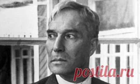 Все мы стали людьми настолько, насколько научились любить и понимать других. Нельзя быть злодеем другим, не будучи и для себя негодяем. Подлость универсальна. Нарушитель любви к ближнему первым из людей предаёт самого себя.

© Борис Пастернак