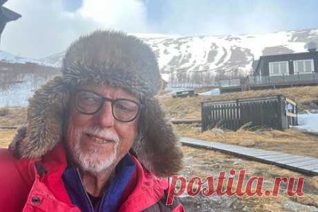 Бывший европейский министр и более 60 туристов застряли на вершине горы. Бывший министр Швеции по делам Европейского союза (ЕС) Ханс Дальгрен с двумя дочерями и еще более 60 туристов застряли на самой высокой горе страны Кебнекайсе. Svenska Dagbladet отмечает, что таяние льда и сильный ветер сделали спуск отдыхающих с горы пешком или на лыжах невозможным.