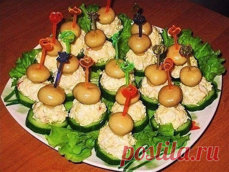 Эта праздничная закуска на шпажках "Грибная полянка" украсит и новогодний стол!