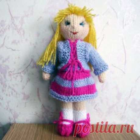 Вязаная игрушка кукла Катя, 850руб.
Вязаная игрушка кукла Катя, авторская кукла ручного вязания.
Материал: акриловая пряжа, шерстяная пряжа, холофайбер.