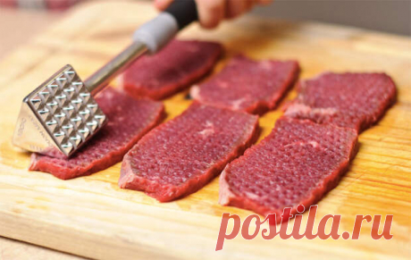 6 способов сделать мясо мягким - Steak Lovers - 18 марта - Медиаплатформа МирТесен Премиальные отрубы вроде вырезки, толстого и тонкого края не нуждаются в особой обработке. Они обладают равномерным распределением жировых прослоек, если таковые имеются, и отличаются сочностью и мягкостью, за что и ценятся среди любителей хорошего мяса. В общей массе говяжьей туши на премиальные - 18 марта - 43382158425 - Медиаплатформа МирТесен
