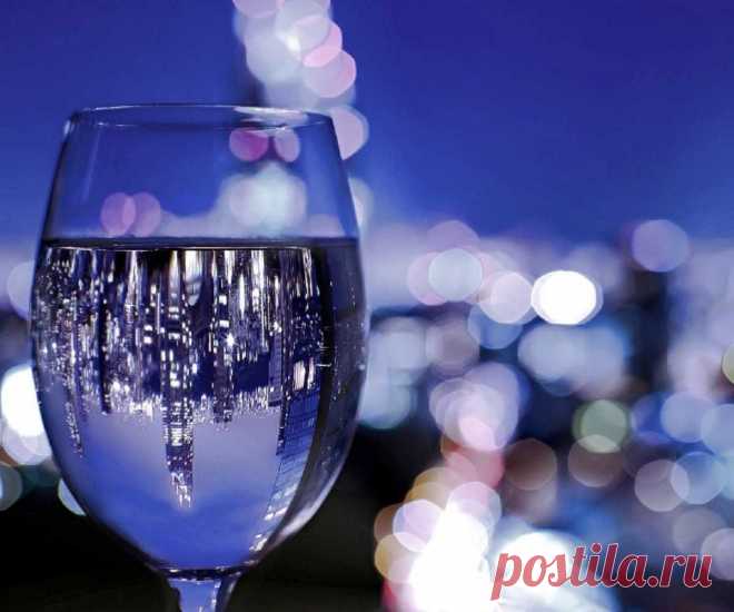 Как читать заговор воды на здоровье удачу достаток? Заговор на деньги при помощи воды: простые и эффективные ритуалы. Заговоры на воду на удачу 100% Заговоры и заклинания Вода – мощный инструмент в руках знающего человека. С помощью специально заговоренной воды можно вызвать любовь, привлечь в свою жизнь удачу, избавиться от