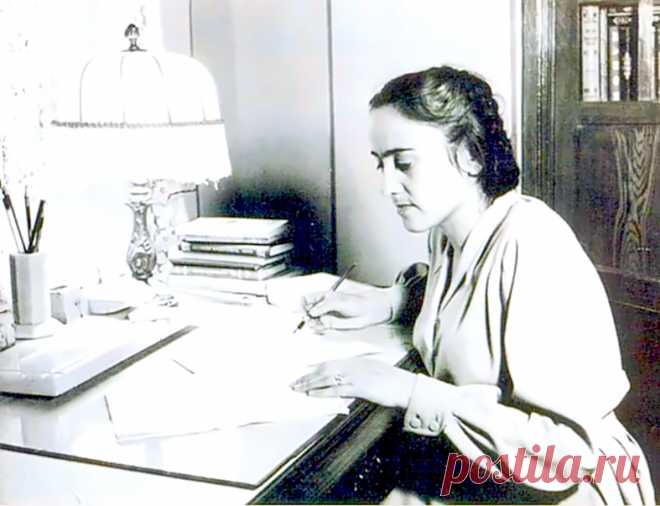 Зулфия Исроилова (1915 — 1996)