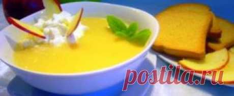 Ароматный яблочный суп с медом и сухарями