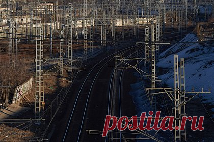 Стала известна возможная цель диверсии на железнодорожном мосту под Самарой. Взрыв на железнодорожном мосту в Самарской области могли устроить, чтобы нарушить логистику местных стратегических предприятий. По данным Mash, это касается, в частности, Приволжского государственного боеприпасного испытательного полигона, а также химических заводов, которые расположены около Чапаевска.