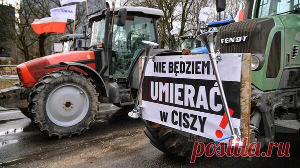 Польские фермеры заблокировали дорогу к КПП с Украиной, заявил очевидец