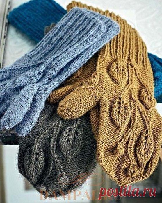 ПЕТЕЛЬКА К ПЕТЕЛЬКЕ. Вяжем варежки Вязаные варежки украшены веткой с листьями. Рисунок покрывает не только тыльную сторону ладони, но и большой палец. Описание вязания варежек переведено из книги “Perfectly Feminine Knits”. Размер: Окр…