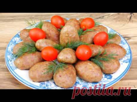 Вкусные котлеты на праздничный стол из индейки, приготовленные в духовке. Вам понадобится:- Индейка 1,5 кг.- Хлеб 200 гр.- Молоко 250 гр.- Сливочное масло 50-100 гр.- Соль 15-20 гр.- Перец чёрный молот. 1-3 гр.- Мускатный орех 1 гр.- Чеснок 15-20 гр.