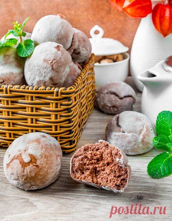 Шоколадные пряники на Вкусном Блоге Похоже, это уже становится традицией – начинать новый год в блоге с чего-то шоколадного. В прошлом году это был шоколадный-шоколадный торт (который, я знаю, в этот раз был у многих главным новогодним десертом). В этом году я дарю вам рецепт мягких шоколадных пряников – тем более, что не так давно…