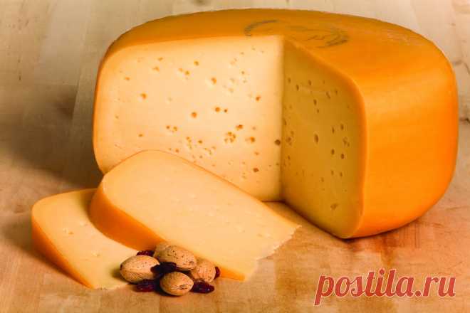 Можно ли хранить СЫР 🧀 в морозилке и как правильно хранится в холодильнике: срок и температура хранения в морозильной камере в домашних условиях разных видов Можно ли хранить сыр в холодильнике или в морозилке – зависит от сорта сыра, на полках холодильника можно хранить любой сыр, важно знать правила хранения для достижения максимального срока – в нашем обзоре правила хранения твердых и мягких сыров, пармезана, тофу, тертого сыра и сыра в кусках