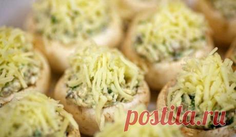 Рецепт шампиньонов, фаршированных курицей с сыром