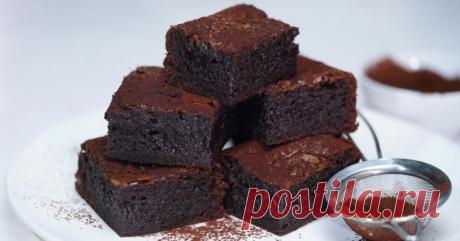 Брауни без сахара Ингредиенты:
5 яиц76 г растопленного сливочного масла1 чайная ложка экстракта ванили43 г кокосовой муки32 г миндальной муки43 г порошка какао½ чайной ложки разрыхлителя64 г подсластителя64 г орехов пеканДля шоколадного соуса:
43 г крошки из горького шоколада1 чайная ложка кокосового...