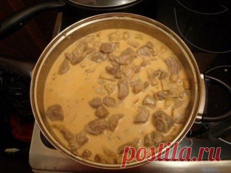 Как приготовить мясо в сырном соусе - рецепт, ингридиенты и фотографии