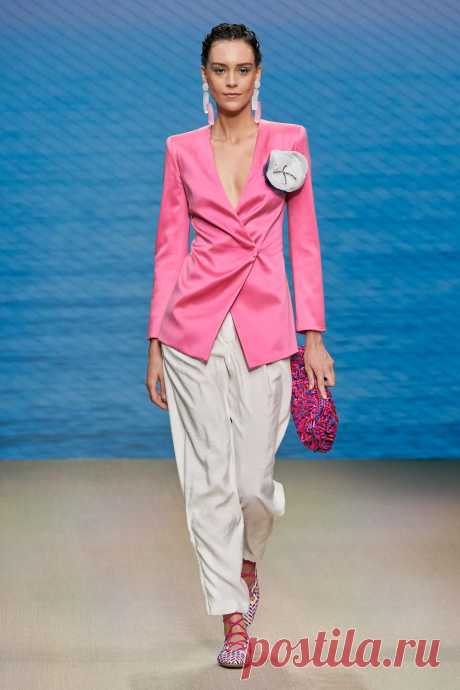 Giorgio Armani Spring 2022 Ready-to-Wear Collection | Vogue