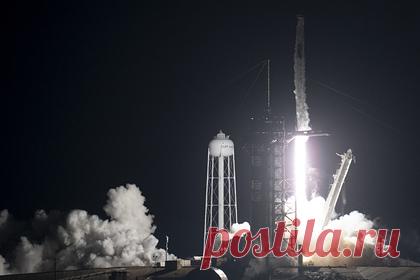 Корабль Crew Dragon с астронавтами на борту стартовал к МКС. Корабль Crew Dragon американской компании SpaceX с четырьмя астронавтами на борту стартовал к Международной комической станции с космодрома на мысе Канаверал, штат Флорида. В состав экипажа вошли американские астронавты Раджа Чари, Том Маршберн и Кайла Бэррон, а также астронавт ЕКА Маттиас Маурер.