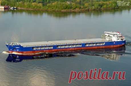 В Навашино спущен на воду пятый сухогруз проекта RSD32M Сегодня в Навашино (Нижегородская область) на Окской судоверфи спущен на воду сухогруз «Навис-5» проекта RSD32M, предназначенный для компании «Навис».