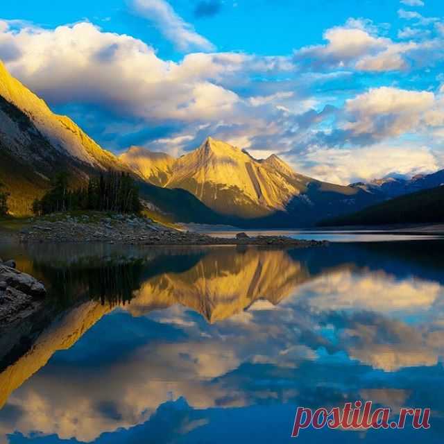 Follow us if you love Road Trips!
@driveslate // driveslate.com
---------------------------------------------------
Share a Photo #driveslate
---------------------------------------------------
#nature #roadtrip #road #backroads #travel #travelgram #drive #world #vacation #landscape #explore #awesome #trip  #photo  #igdaily  #travelingram #travelphotography #igtravel  #roadtrippin #adventure #traveltheworld #exploretheworld #wanderlust #travelstoke #scenery #peaceful #natu...