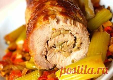Свинина по-новогоднему с сельдереем и яблоками / Простые рецепты