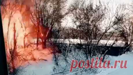 Появилось видео со взрывом на канализационно-насосной станции в Оренбургской области. Взрыв в здании канализационно-насосной станции в Новотроицке попал на видео. Кадры опубликовали в группе &quot;Новотроицк CLUB 2.0&quot;. Здание канализационной насосной станции обрушилось утром 25 января. Стало известно, что под завалами ...