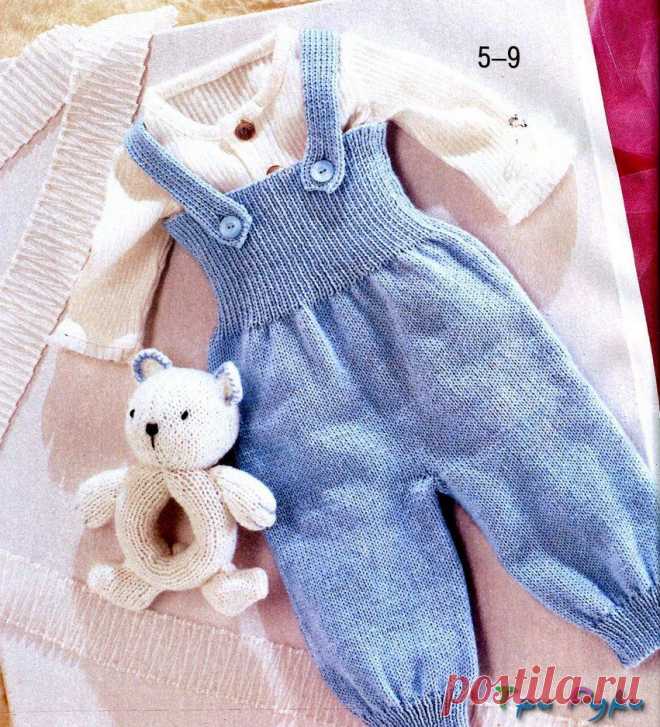 Игрушка, жакет, пинетки и шапочка.