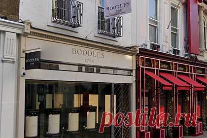 Женщина украла семь бриллиантов на глазах у продавцов с помощью «ловкости рук». Пожилая женщина украла из ювелирного магазина бриллианты на полмиллиарда рублей, подменила их на стеклянные камни и пошла под суд. 60-летняя Лулу Лакатос подменила мешок с алмазами на полностью идентичный аксессуар, наполненный камнями, и покинула страну. Преступница отрицает обвинение в заговоре с целью кражи.