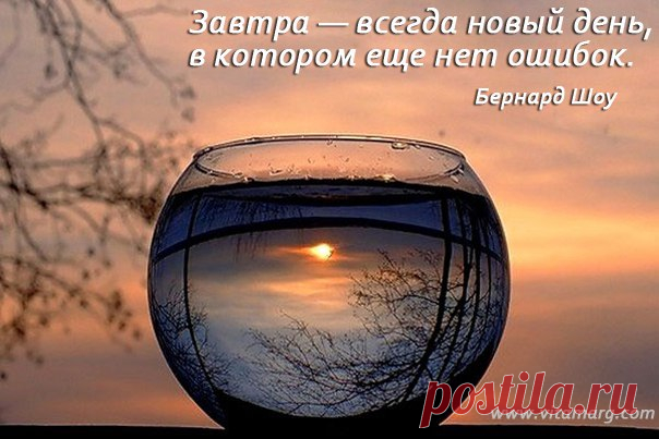 * * *
И снег белел, и даль лучилась,
А я счастливой быть училась,
Училась благодарной быть,
Не привередничать, не ныть,
Простые дни считать дарами.
И получалось временами
Лариса Миллер