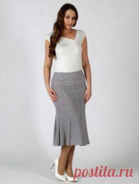 Юбка женская из эластичной костюмной ткани , силуэта годе без подкладки. 
Длина 78 см. 
Размеры 46-56
Ткань : 75%-Вискоза, 20%-ПЭ, 5%-Лайкра