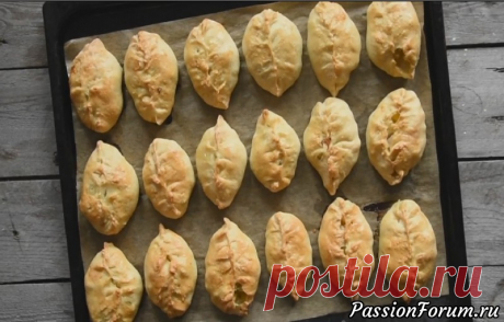 Пирожки с курицей, капустой и картошкой из теста на йогурте