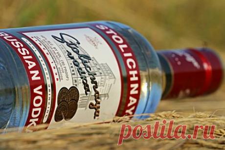 Врач предостерег от полного отказа от алкоголя. Невролог Павел Хорошев посоветовал людям не отказываться от употребления алкоголя полностью, поскольку он положительно воздействует как на сосуды, так и на психическое здоровье человека. По его словам, самыми безопасными напитками являются водка и саке, а самыми худшими — пиво, вино, виски и коньяк.