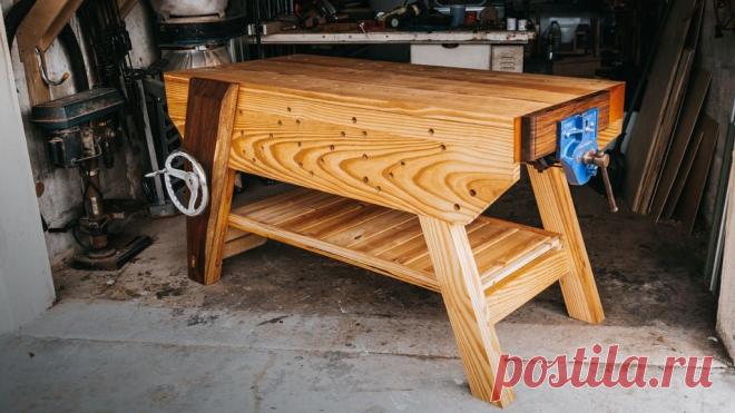 Верстак столяра с различными зажимными приспособлениями В этой статье мастер-самодельщик поделится с нами своим опытом в изготовлении верстака для столярных работ. Верстак имеет вертикальные и горизонтальные тиски, а также специальный зажим, для фиксации деталей на верстаке. Инструменты и материалы:-Пиломатериалы;-Крюк металлический;-Механизм тисков - 2
