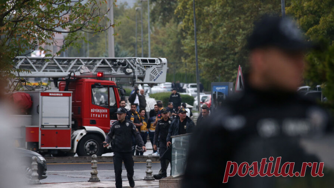 В Турции начали расследование теракта у здания МВД в Анкаре. Главная прокуратура Анкары начала расследование теракта у здания МВД Турции в столице страны, введен запрет на вещание для ТВ. Об этом сообщила турецкая газета Star. "Главная прокуратура Анкары начала расследование теракта, был ...
